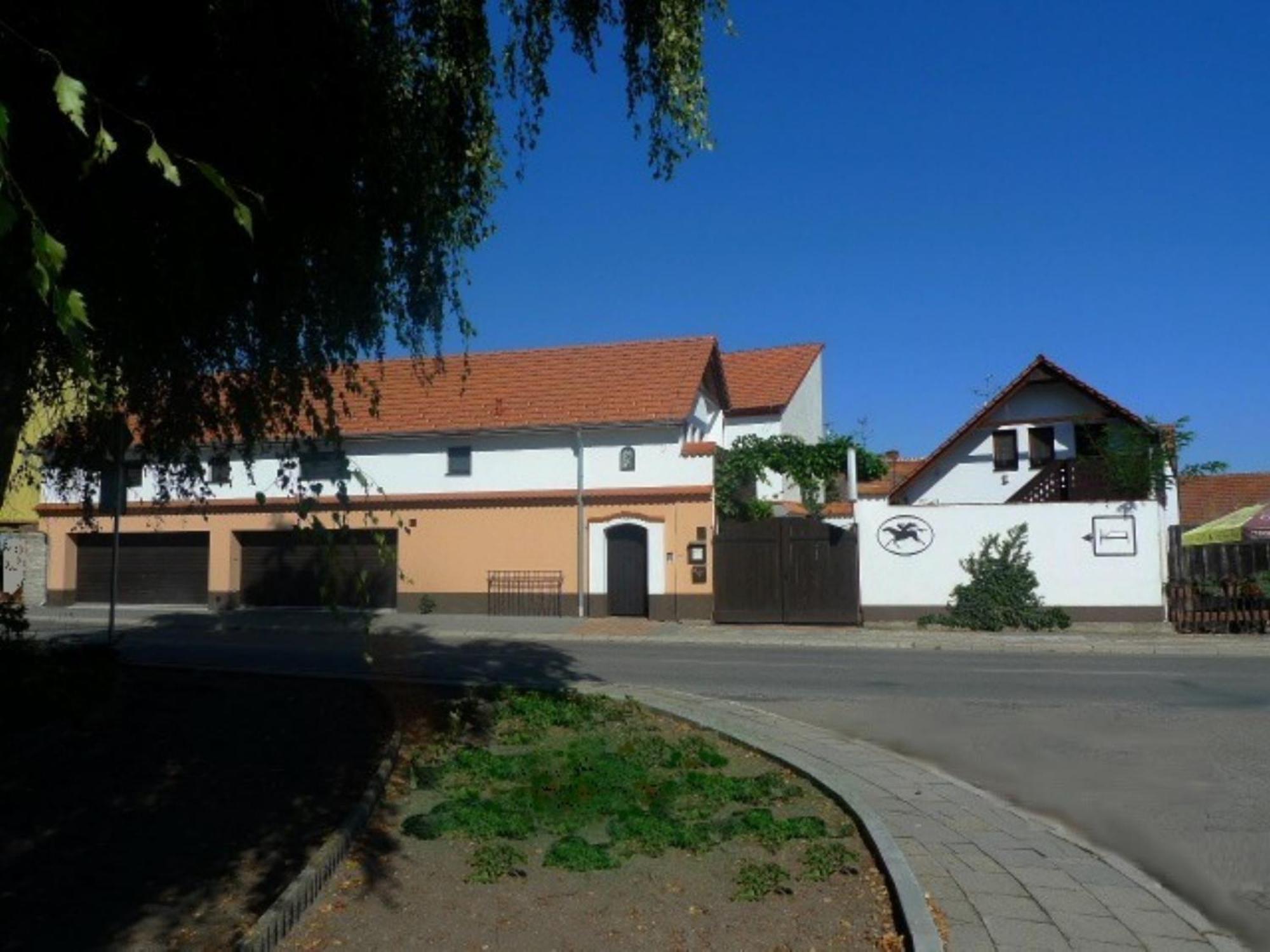 Pension Cerny Jezdec Lednice Exterior foto
