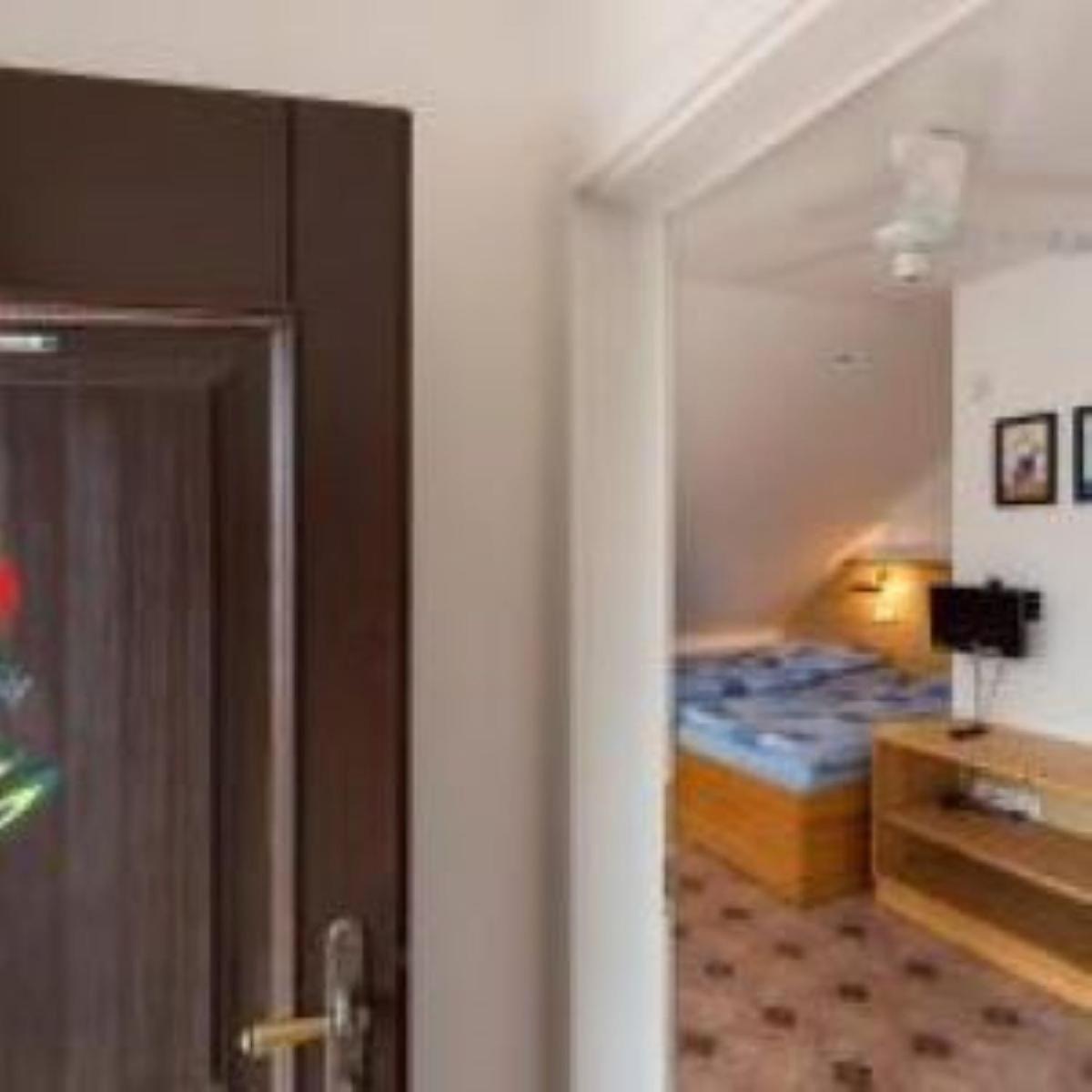 Pension Cerny Jezdec Lednice Exterior foto